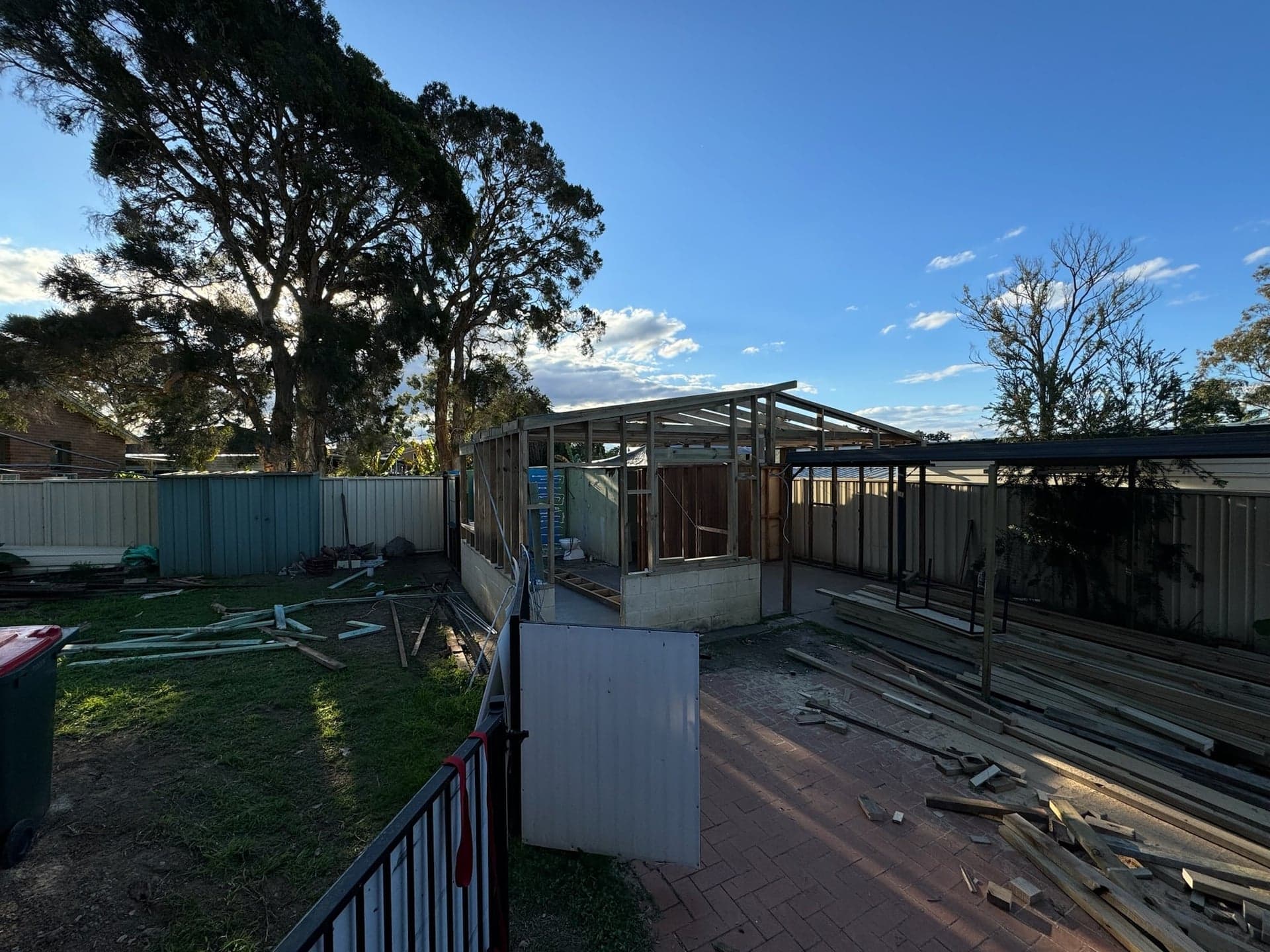 Exterior construction photo 4