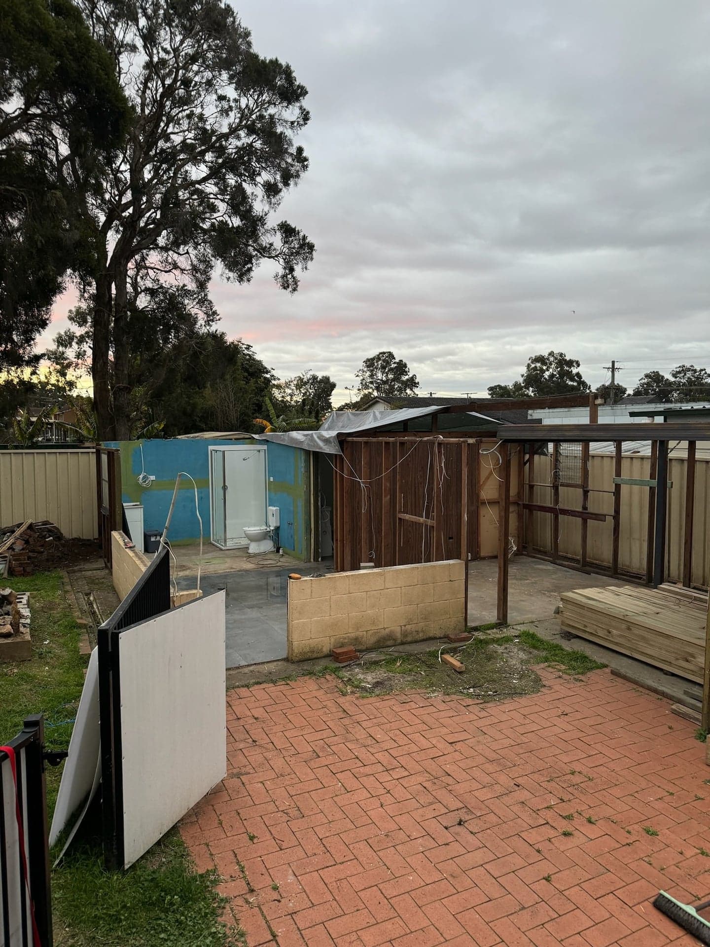Exterior construction photo 3